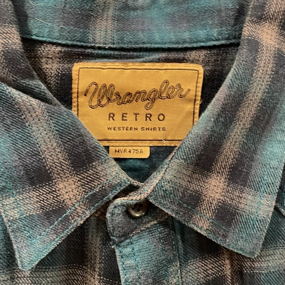 VINTAGE Wrangler Retro Snap Button Up Long Sleeved Blue Plaid in Size XL - Picture 2 of 13
